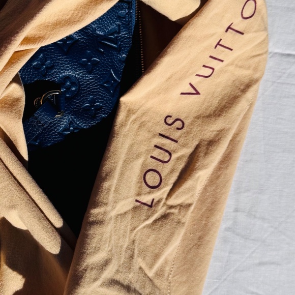 Perfect blue Louis Vuitton shoulder bag - Picture 10 of 12